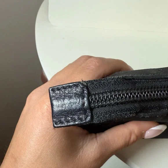 Gucci Black Monogram cosmetic pouch - Picture 6 of 9